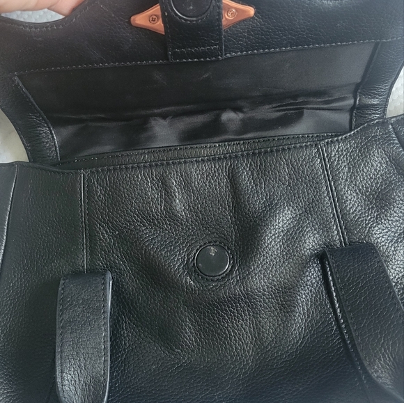 Danier leather handbag/crossbody - Picture 3 of 6